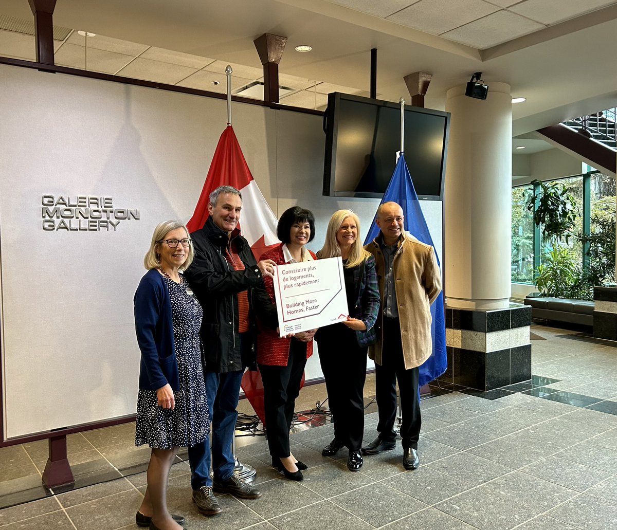 GinettePT's tweet photo. By building more affordable homes more quickly, our government is unlocking new opportunities for growth. 

Today in Moncton, I shared how our government will spur the construction of over 490 homes over the next three years and over 5,500 over the next decade. https://t.co/6LlC9QPvep