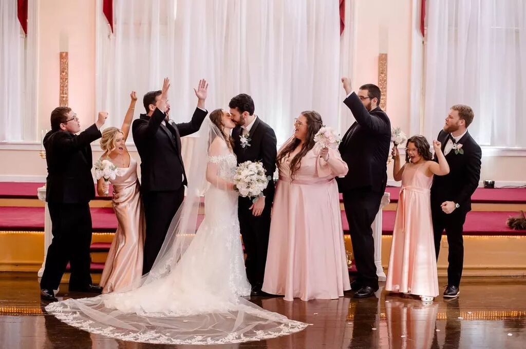 When your besties are just as happy for you🥺

📷: @lindsayjanephotography

#besties #allsmiles #weddingparty #cheers #excitement #loveisintheair #justmarried #bride #groom #brideandgroom #renaissancerva #ballroomwedding #ballroomreception instagr.am/p/Cztxg98Sxyj/