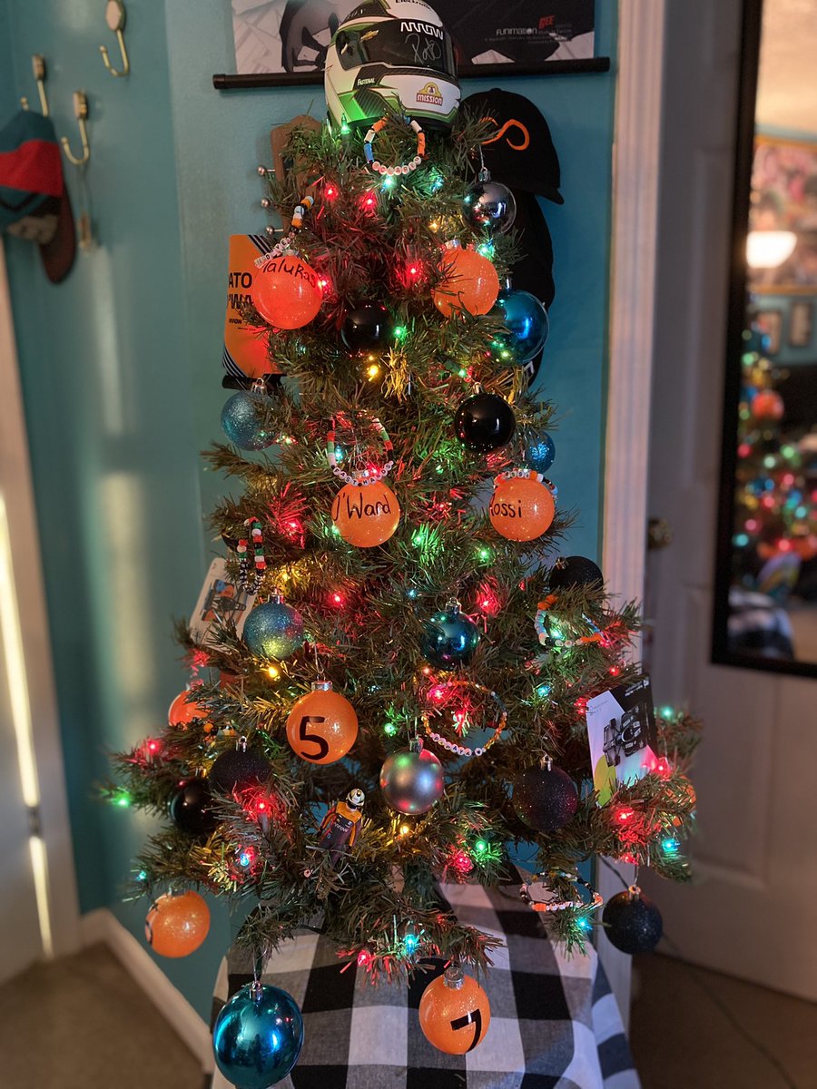 hmp2019's tweet photo. It’s beginning to look a lot like Christmas with this special tree!! Here’s to the best IndyCar team there is and wonderful drivers! @PatricioOWard @AlexanderRossi @malukasdavid @ArrowMcLaren https://t.co/Yvb18DAJHV