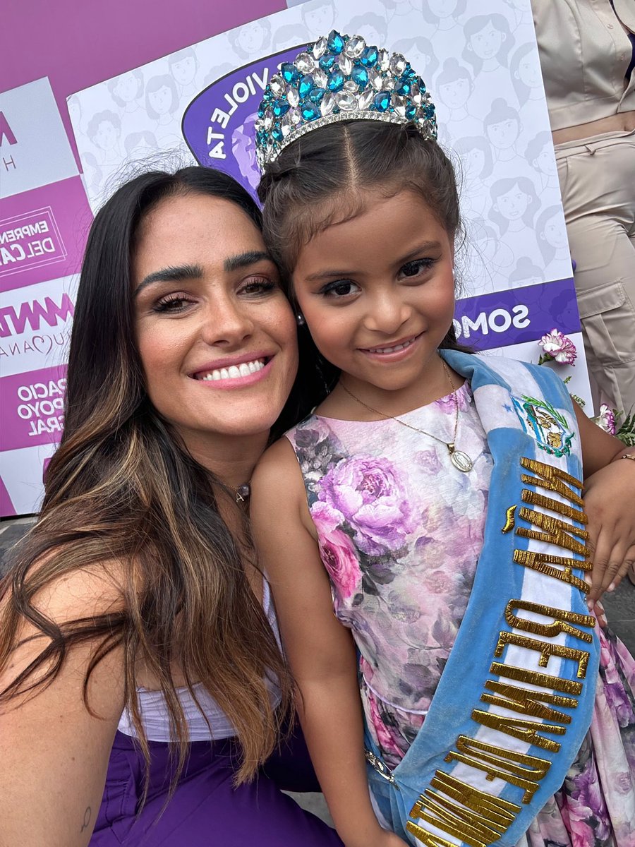 AlessandraRdlv's tweet photo. ¡El orgullo que siento!. Es un sueño hecho realidad implementar Puntos Violeta 🟣 en Ecuador, empezando por Manta, tanto en el municipio como en la Cámara de Comercio.

Prevención y atención a mujeres víctimas y conciencia para la humanidad. Merecemos vivir en paz💜 https://t.co/HstvABvAcS