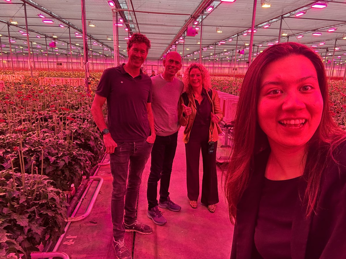 WorldHortiCentr's tweet photo. 𝗗𝗶𝗿𝗲𝗰𝘁𝗲𝘂𝗿 𝘃𝗼𝗼𝗿 𝟭 𝗗𝗮𝗴 | Vandaag stond Puck voor één dag haar plek als directeur van WHC en HortiHeroes af aan Yasmin Dijksterhuis. In het kader van ‘Directeur voor 1 Dag’ kwam deze vierdejaars student Plantenwetenschappen meelopen. #D1D #directeurvooreendag https://t.co/uGl5A498AJ