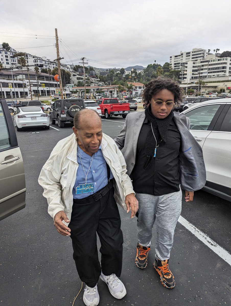 steventeaster's tweet photo. @garybryanshow @kearth101 Hey G, I got to say Gladstones on PCH
#Gladstones That's where we just celebrated my father's 95th birthday. He's a real OG from the hood and he's doing good. Respect https://t.co/iKsCrniK5X