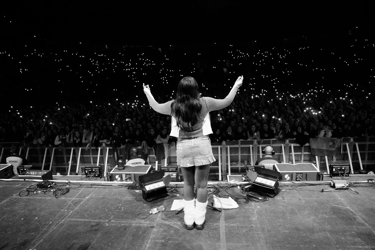 Lorengharris's tweet photo. These shows have been unreal @rachelchinourir #LouisTomlinson #fitft #FaithInTheFuture #FaithInTheFutureWorldTour https://t.co/rIor18Enu3