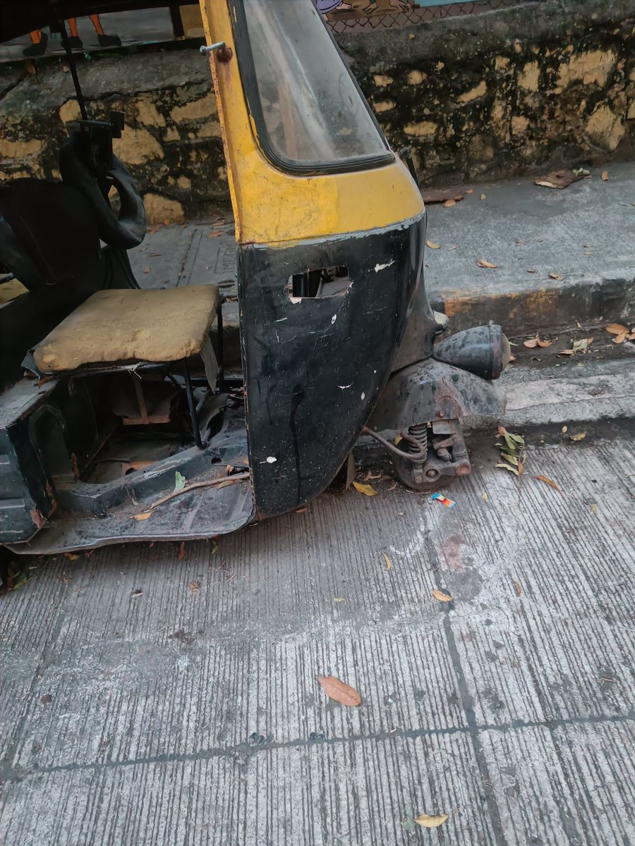 RoadCrusade's tweet photo. @mybmcWardMW @MTPHereToHelp @AshataiMarathe @miprakashbhau 
When are you removing the abandoned auto rickshaws on road oppo AFAC school Chembur?
@alertcitizenn
@anand_2s @anupamapatnaik @BankiMistry @BJYMChembur @ChandivaliCCWA @ChemburChapters @ImmanuelRajanN1 @Luftstretkrafte https://t.co/Q9RPED3Tlx