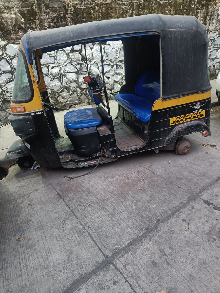 RoadCrusade's tweet photo. @mybmcWardMW @MTPHereToHelp @AshataiMarathe @miprakashbhau 
When are you removing the abandoned auto rickshaws on road oppo AFAC school Chembur?
@alertcitizenn
@anand_2s @anupamapatnaik @BankiMistry @BJYMChembur @ChandivaliCCWA @ChemburChapters @ImmanuelRajanN1 @Luftstretkrafte https://t.co/Q9RPED3Tlx