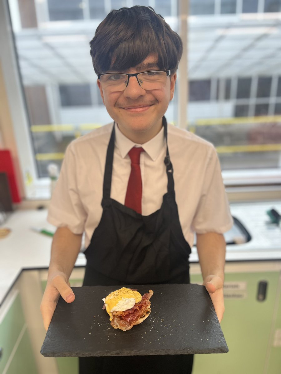 CNSFood's tweet photo. Eggs Benedict is the best way to start the day. 😋 https://t.co/OfhJESInh8