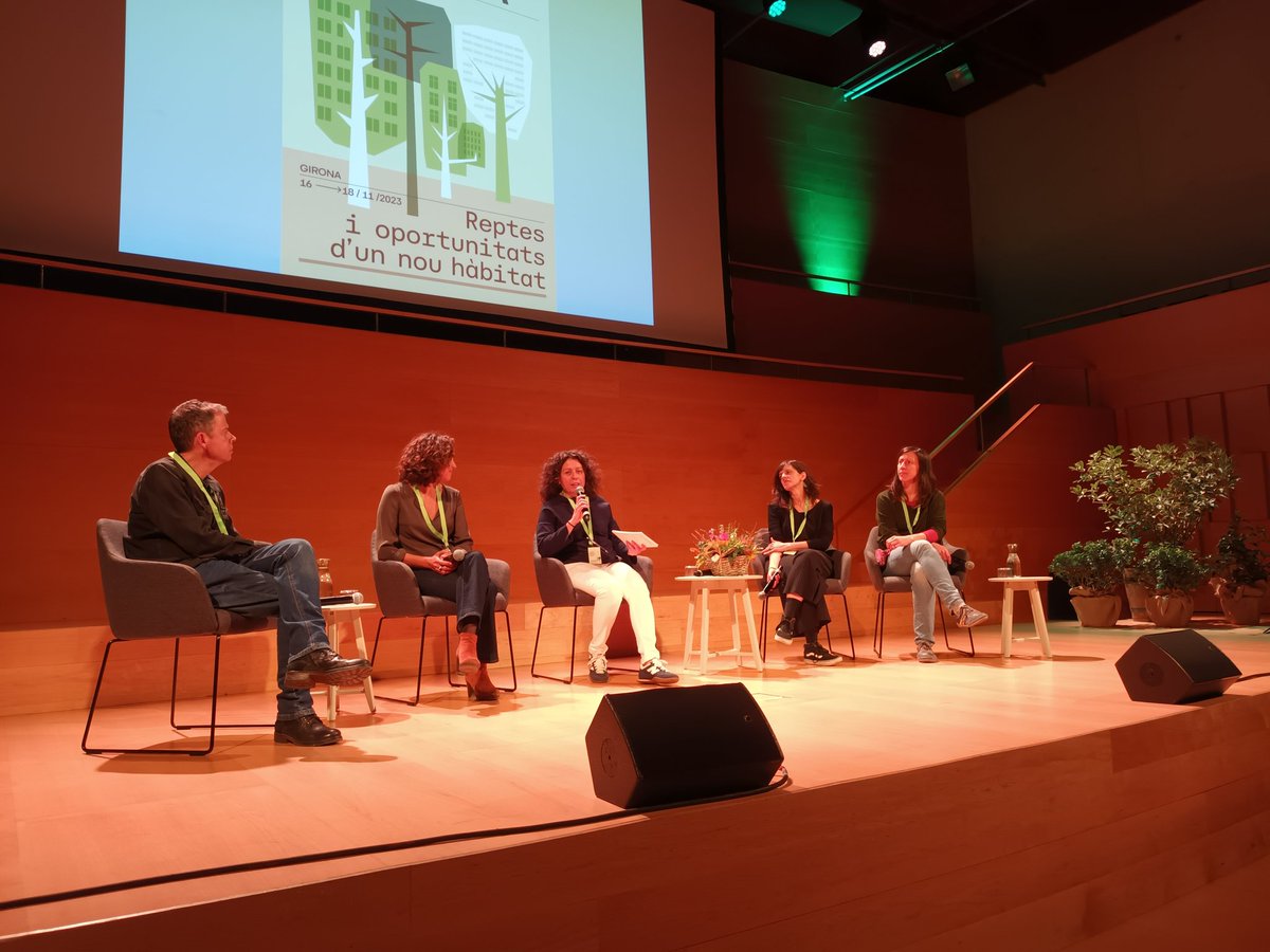 apevcat's tweet photo. Taula rodona amb els ponents de la tarda: Silvia Escolano, Mireia Gascón, Inma Gascón i Francesc Marc Mauri

#congresAPEVC #elboscurba https://t.co/MuGpsMaew0