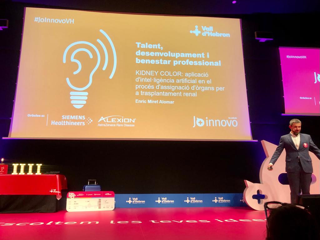 vallhebron's tweet image. El Dr. @MiretAlomar, del Servei d&apos;Urologia i Trasplantament Renal, parla sobre la seva proposta finalista al #JoInnovoVH &apos;Kidney Color: aplicació d&apos;Intel·ligència Artificial en el procés d&apos;assignació&apos;, un algoritme capaç de predir la funcionalitat dels trasplantaments renals.