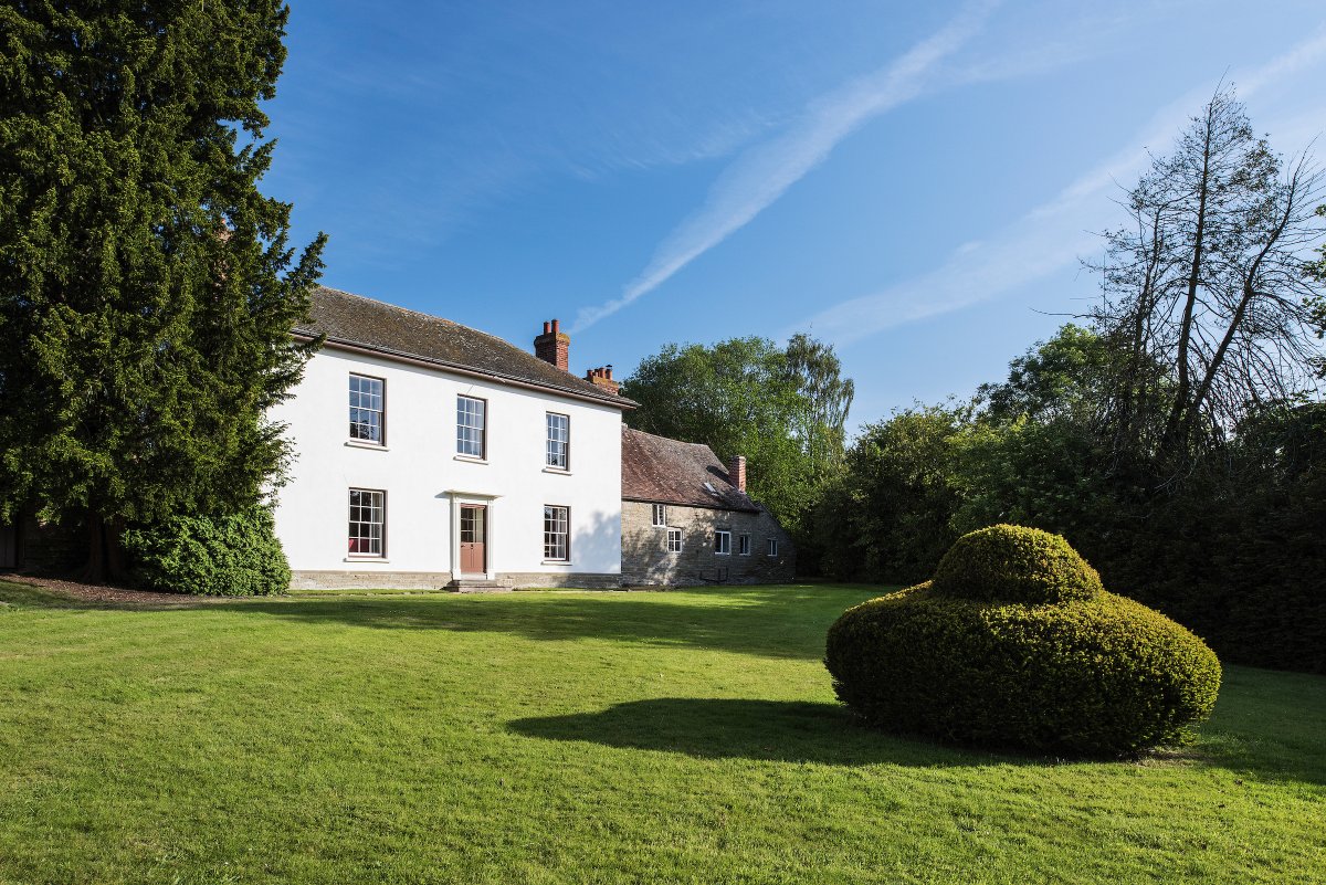 LandmarkEngage1's tweet photo. A writer's paradise at The White House, Shropshire 🍃 
Writer @cathholland01 found solace on a 50 For Free stay with @WidowedAndYoung writing a new work published in Menopause: An Anthology @ArachnePress 
Applications for #50ForFree 2024 close 28 November: https://t.co/DVej6zTaOM https://t.co/jmPQIxco6m