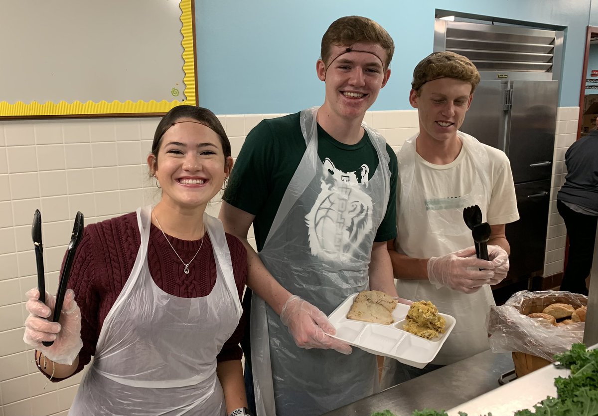 Happy to help our local elementary schools with their annual family Thanksgiving lunches this week! Grateful for these inspiring young leaders and for their big hearts to serve others💛