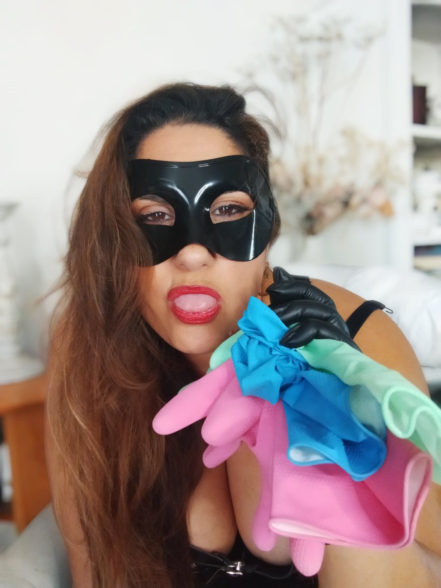 Alexkeeper6's tweet photo. IS SHE THE BEST OR WORST THERAPIST YOU HAVE EVER SEEN  . she sits to close . gives out hugs and kisses ,and dresses like she is going to the club . But dose she make you feel calm . 😮#asmrco #therapy #inappropriate #soothingvideo #soothingvoice
https://t.co/tkSSyyR7pN https://t.co/1aVtUrPLWg