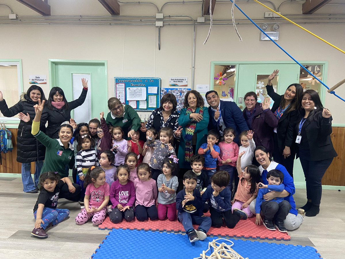 JUNJI_Araucania's tweet photo. 😍La subse @lagos_lagoss visitó el jardín infantil “Pillancito” de #Villarrica, donde compartió con la comunidad educativa y fue parte de las prácticas pedagógicas del establecimiento. https://t.co/VbK0bc3rDg