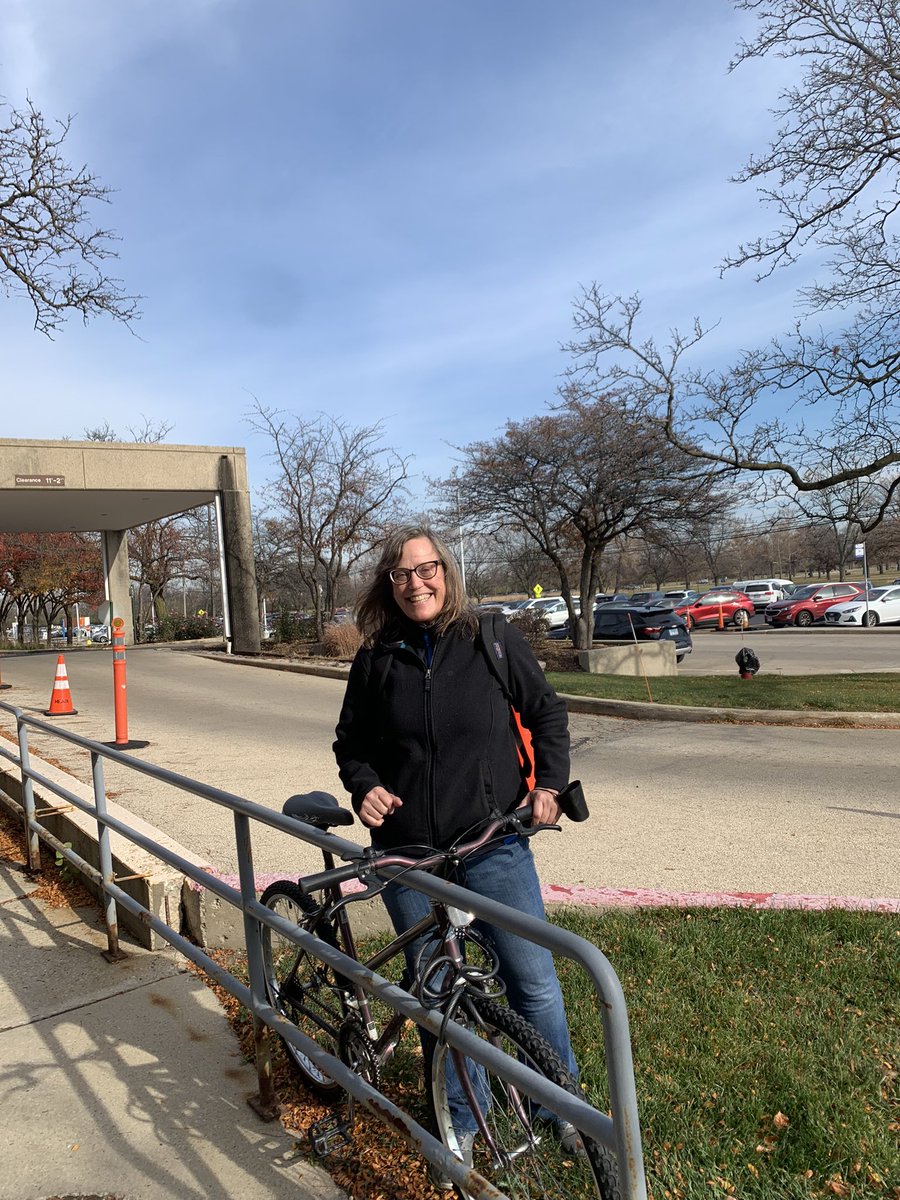 Martha__Carlson's tweet image. Likely my last bike-to-treatment of 2023. I am already looking forward to next year’s bike rides. This bike is a “find” given to my 23 yo when she was in 6th grade. It’s seen a lot. Special pic of 🦌 behind house. #cancer #exerciseonc (so to speak) #midwest #biking
