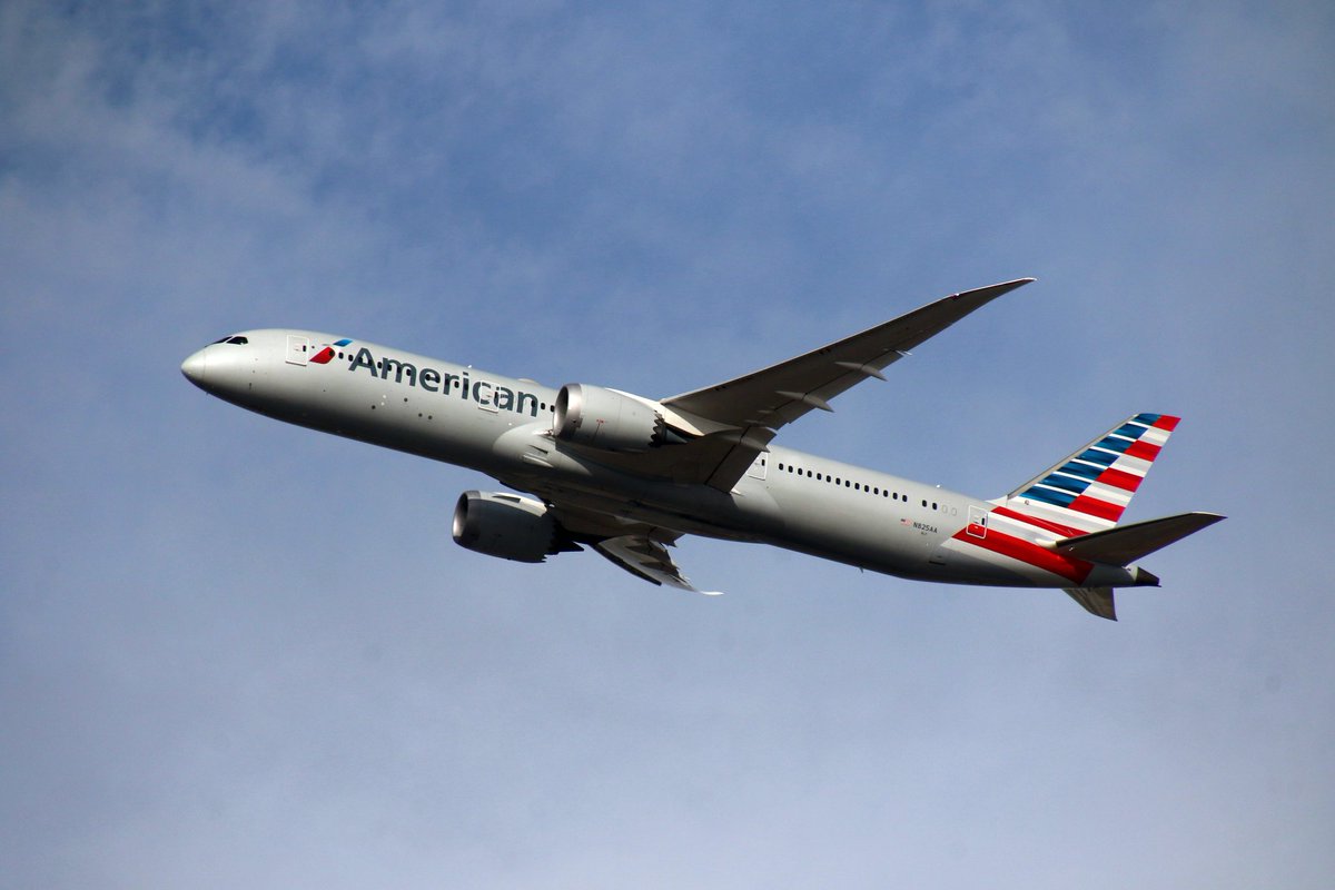 American Airlines B787 #americanairlines #B787 #Boeing787 #oneworld #world_airplane_shots #planepictures #airplanelovers #aircraft #avgeek #plane #airplane #aviationspotters #avgeekphoto #coolplanes #airplanephotos #worldofspotting #planegeek #planespotters #spotter #Canon