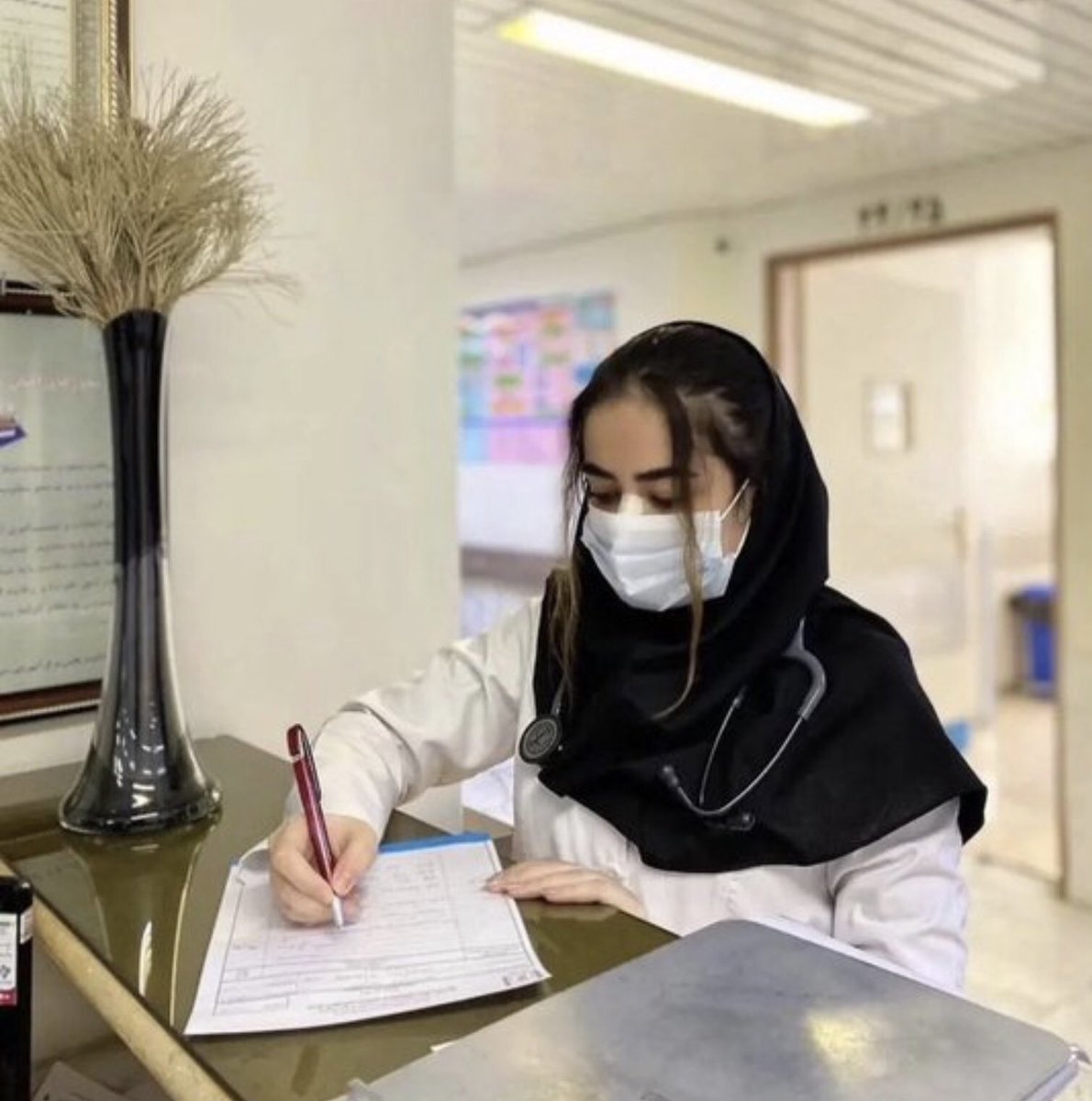 گل پرپر شده ایران، #آیلار_حقی

آیلار دانشجوی پزشکی بود. در روز ۲۵ آبان به دست سرکوبگران حکومتی به قتل رسید.  

#آبان_خونین
