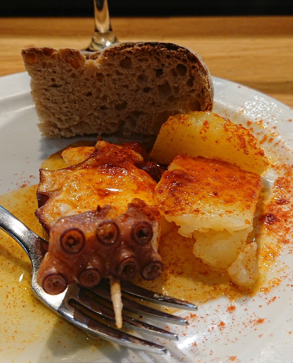 Gille_RM's tweet photo. Olagarro barik ez da benetako osteguna.
#Euskalherria #Basquecountry #Barakaldo #Olagarro #Amarratza #Pulpo #Octopus #Afeira #Patatak #Ardoa https://t.co/xaLjXqOQBX