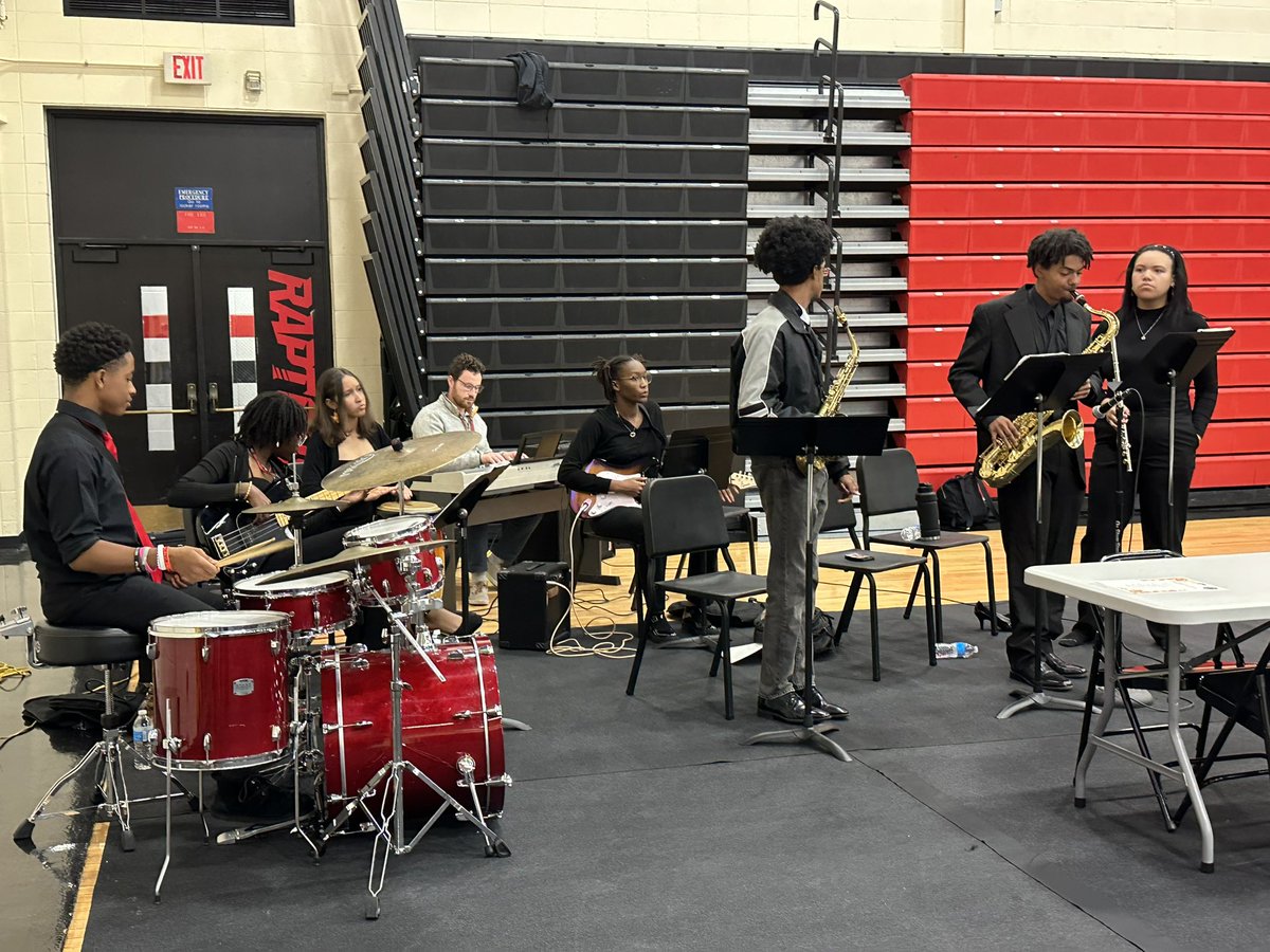 GUNBY4's tweet photo. Gradtitude luncheon 
Lunch and Jazz band! Give thanks! https://t.co/NuEtCcM0L0