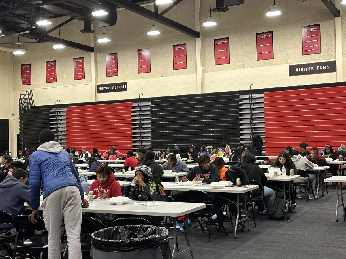 Gradtitude luncheon 
Lunch and Jazz band! Give thanks!