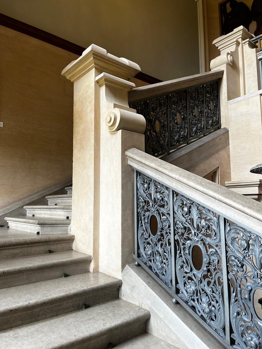 A grand manor home calls for a grand entrance. 🛡 #HarlaxtonManor #HistoricManor #Harlaxton #Welcome #Entrance #HistoricEngland #HistoricHome #EventVenue #Events #Conferences #Weddings #EventSpace #VisitLincolnshire #VisitEngland #UKEvents #Staircase #Doors #Harlaxton