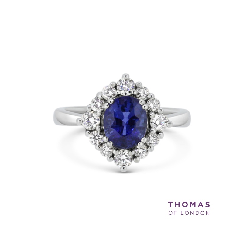 This rich blue sapphire oval is surrounded by a halo of brilliant cut diamonds and claw set in 18ct white gold.

thomasoflondon.com/sapphire-diamo…

#sapphire #diamond #haloring #jewellery #thomasoflondon #clusterring