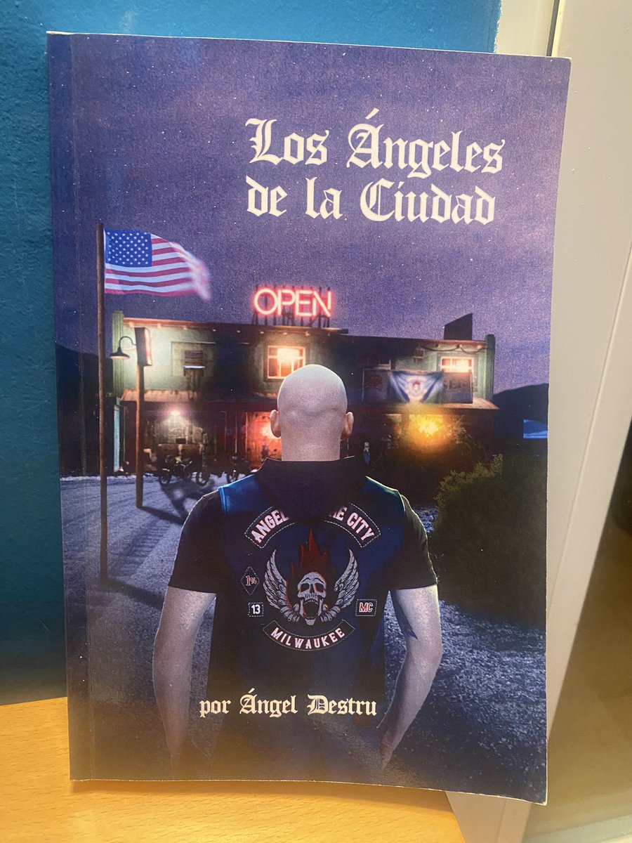 Esta maravillosa historia de ficción y realidad te llevará a entender el mundo de los moto clubs, un lugar muy oculto y a la vez intenso. Aprenderás el significado de las palabras hermandad, unión, valor y honor. Parte de esta historia está basada en un vídeo juego