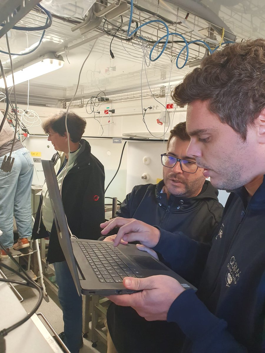 MinkeProject's tweet photo. 🔄 Sensor swap at MINKE pH/O2 ILC! Moving sensors across tanks at various temps and pH levels. The teamwork is impressive—lots of collaboration and support! 🤝🌡️ #ILCResearch #Teamwork #ScienceCollaboration https://t.co/Nye3QmvfIj