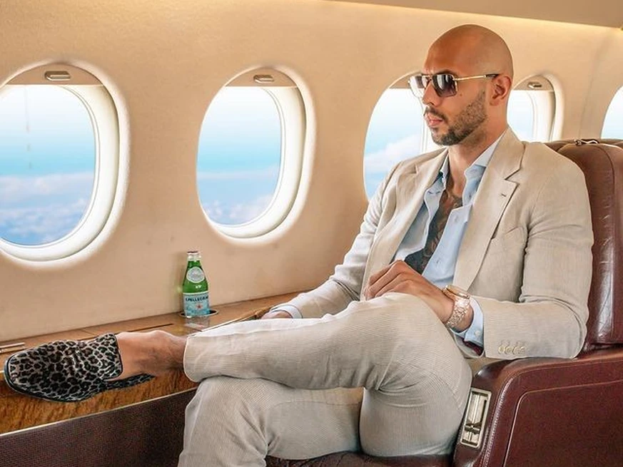 alex_beli_'s tweet photo. 🧵 - Environ 85% des millionnaires sont des "self-made".

- Pas de chance
- Pas de talent
- Pas de cuillère en argent

Ils sont millionnaires grâce à leurs habitudes.

Voici 8 habitudes qui feront de toi un millionnaire : 👇 https://t.co/C7mjKwcJfm