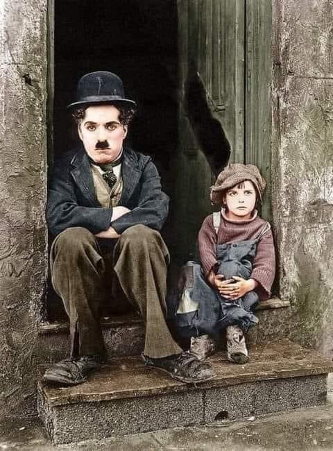 Charlie Chaplin lived 88 years
He left us 4 statements:
(1) Nothing is forever in this world, not even our problems.
(2) I love walking in the rain because no one can see my tears.
(3) The most lost day in life is the day we don't laugh.
(4) Six best doctors in the world...:
1.