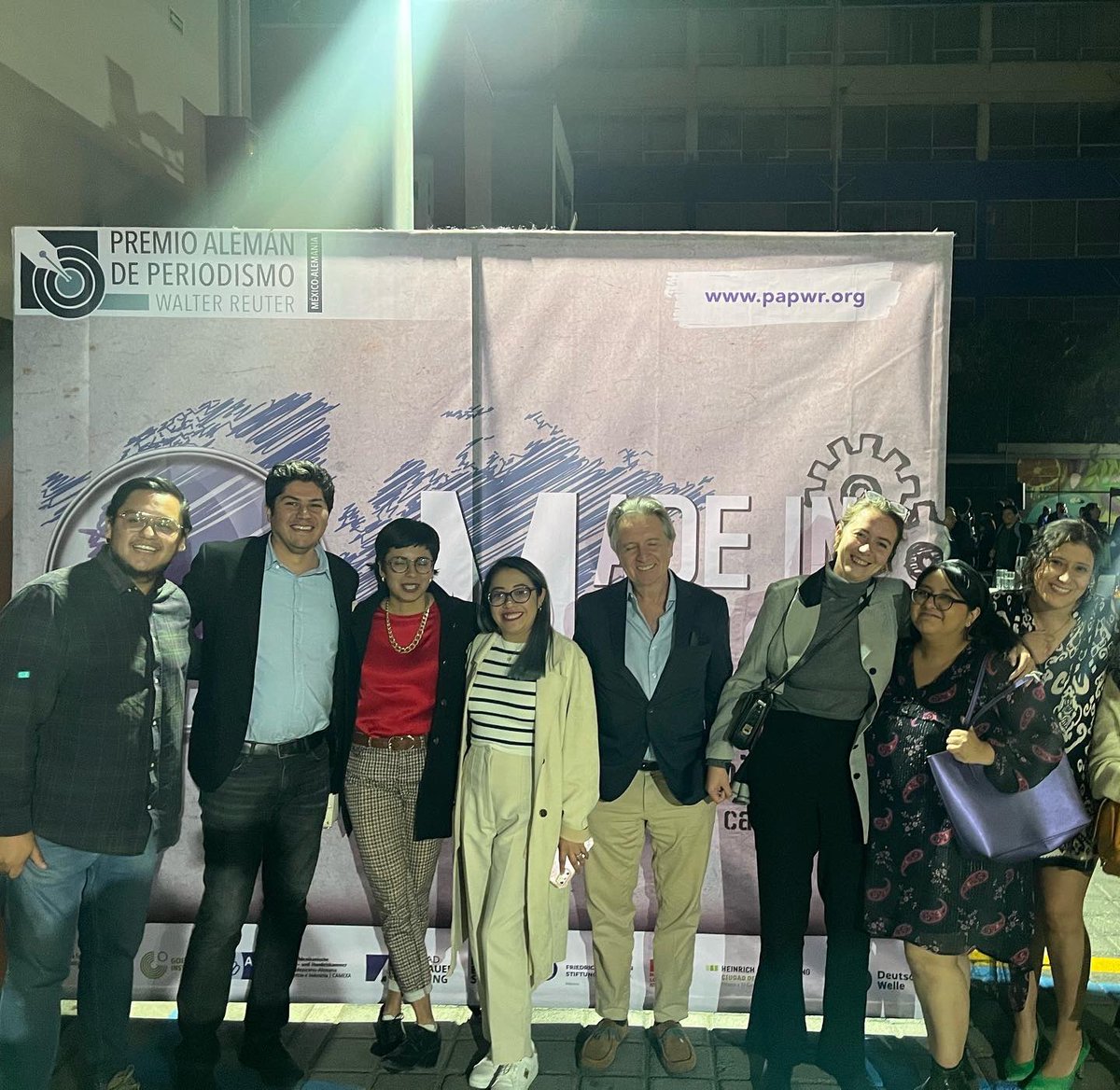 mx_pacto's tweet photo. El día de ayer acudimos a la entrega del premio alemán de periodismo 📰 dónde pudimos conversar con @aristeguicnn  acerca del #PactoSocioambientalMx e invitarla a conocer esta iniciativa 🍃🫰🏻✨ el periodismo es un aliado fundamental para la transformación socioambiental. https://t.co/lcHUb9ojEq