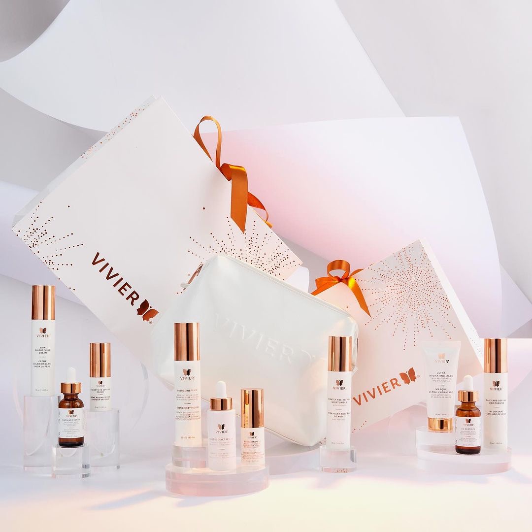 Beyond_Vision_'s tweet image. Gift giving season is upon us, so this year - why not give the gift of beautiful skin? 🎁

Stop in and get custom recommendations for everyone on your Christmas list. ✨🎄 Come see us at our Mill Woods location to learn more or shop online at shop.beyondvision.ca.