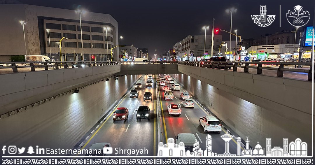 EasternEamana's tweet photo. في ظل هطول الأمطار التي تشهدها أجزاء من #المنطقة_الشرقية .. استمرار انسيابية الحركة المرورية في الأنفاق والطرق والشوارع بمدينة #الدمام .
In light of the rainfall in parts of the #Eastern_Region, traffic flow continues in the tunnels, roads and streets in #Dammam https://t.co/CxdHJMeT11
