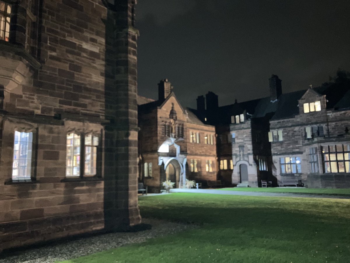 It’s a very special place ⁦<a href="/gladlib/">Gladstone's Library</a>⁩ but even more so at night 

Here for yoga, philosophy and psychology with ⁦<a href="/EmilyPerry___/">Em</a>⁩