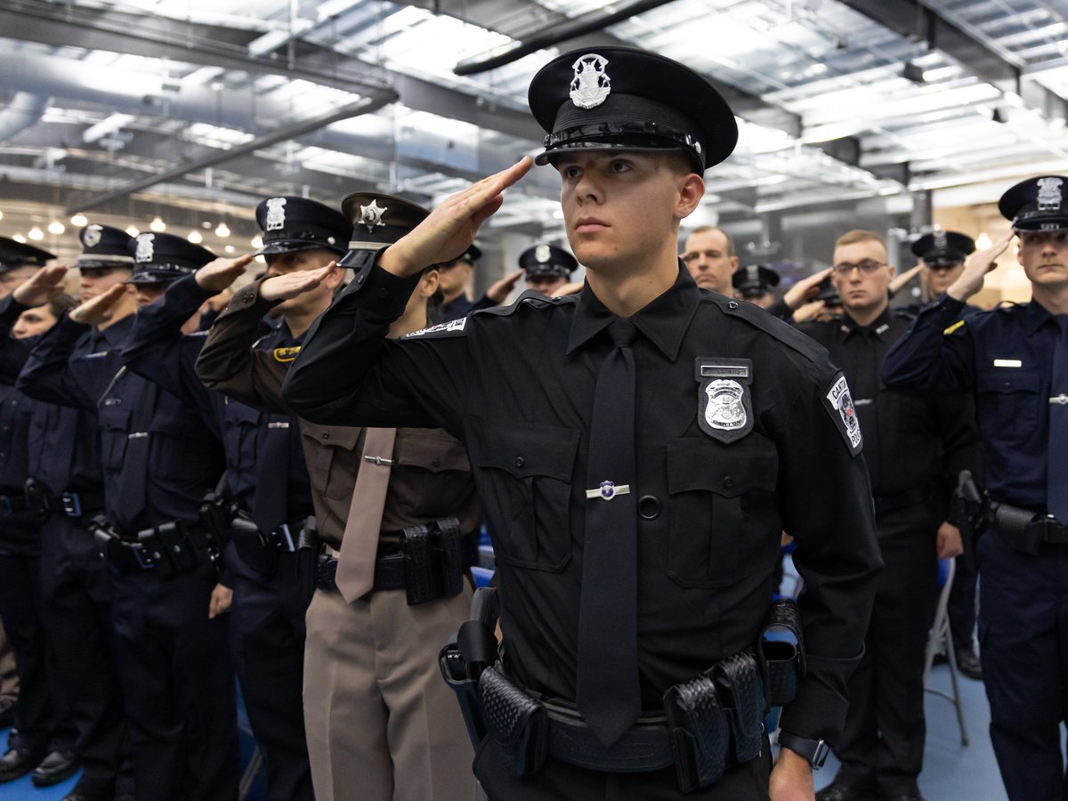 schoolcraftnow's tweet photo. Congratulations to the newest graduates of the Police Academy! Here's to the next chapter in your journey of service and protection! 🚔👏 #WayneCounty #PoliceAcademyGraduates #ServiceAndProtection https://t.co/zecYUUkGZU