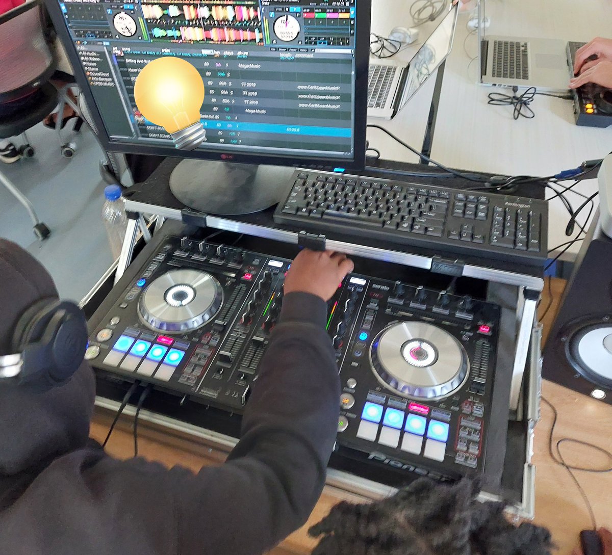 MrSchuermann's tweet photo. Modern learners utilizing the ✨️NEW✨️ @CentralPeelSS 'CLTC' innovation hub to make connections between numeracy, music production &amp; community action at @PeelSchools 🎧📢💡 Keep up the good work Mr M &amp; Mr K 🙏 

#PeelEML #MakerSpace #STEAM #FutureReadyPeel #MakerEd https://t.co/H8FZ7rrr0i