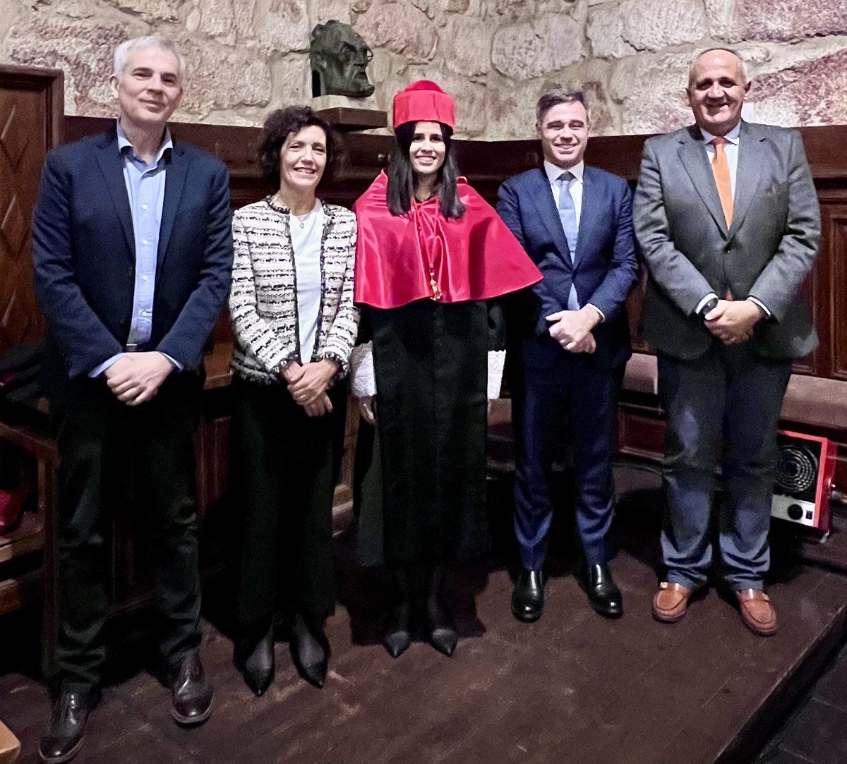 Nicolás Rodríguez-García (@nicolasusal) on Twitter photo 🇪🇸🇧🇷🇵🇹 Una crack <a href="/MaOliveira__/">Marina Oliveira Teixeira dos Santos</a> DOCTORA por la <a href="/usal/">Universidad de Salamanca</a> en el Aula Miguel de Unamuno. Gracias al Tribunal interdisciplinar e internacional de EstherPillado, FernandoVazquezPortomeñe y <a href="/MinAMendonca/">André Mendonça</a> Muchos parabens!! 🇪🇸🇧🇷🇵🇹 Una crack <a href="/MaOliveira__/">Marina Oliveira Teixeira dos Santos</a> DOCTORA por la <a href="/usal/">Universidad de Salamanca</a> en el Aula Miguel de Unamuno. Gracias al Tribunal interdisciplinar e internacional de EstherPillado, FernandoVazquezPortomeñe y <a href="/MinAMendonca/">André Mendonça</a> Muchos parabens!!