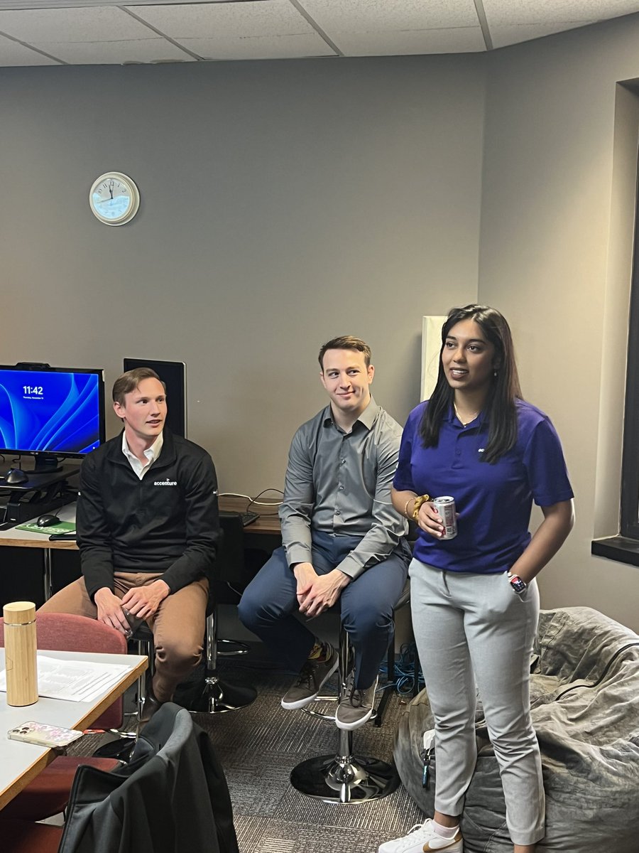 Center4ERP's tweet photo. Aparna and Dallas from @Accenture break down @SAP systems for Meet-and-Greet guests in the @Center4ERP #techtalk https://t.co/q8kNGx64Ri