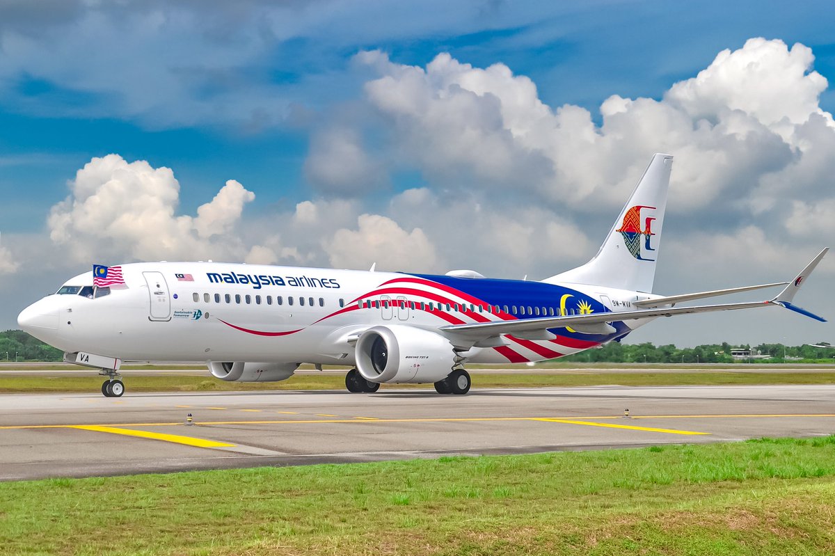 avgeekmy's tweet photo. Bismillah.

@MAS first B738Max first look.
The flypast.
The Touchdown.
The Taxi.
The Water Salute.

The awesome new livery detailing if you notice. 

She is so gorgeous. https://t.co/bYw77l6qrE