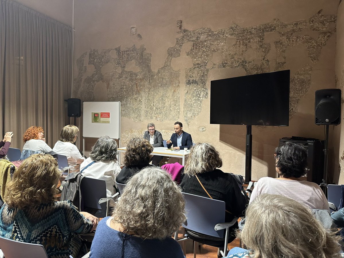 Molt orgulloses de la nostre companya <a href="/NFustier/">🔻Núria Fustier #RentaBasicaYa</a> per la presentació del seu llibre Diagnosi social, una brúixola per l’acció del treball social

Una proposta metodològica feta des d’una revisió dialògica. 

Imprescindible lectura per qualsevol professional del #treballsocial