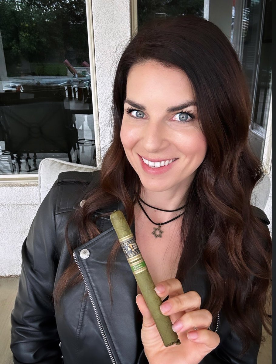 Ever tried a Candela wrapped cigar? <a href="/ApostateCigars/">Apostate Cigars</a> created a perfect blend with this one. #apostate #cigarlife #sotl #stogie #cigaraficianado