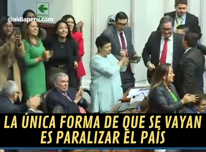 aldiaperupe's tweet photo. #HECHOS: Hoy lo menos importante es el fútbol: El #Congreso aprobó regalarse un bono de 10 mil soles. El #Congreso aprobó su reeleción inmediata. Hoy el #Congreso defecó sobre los votos del 80% de peruanos que no querían reeleción.

#TAG: dina boluarte Pedro Castillo Juan Reynoso https://t.co/heWuz8jDfj