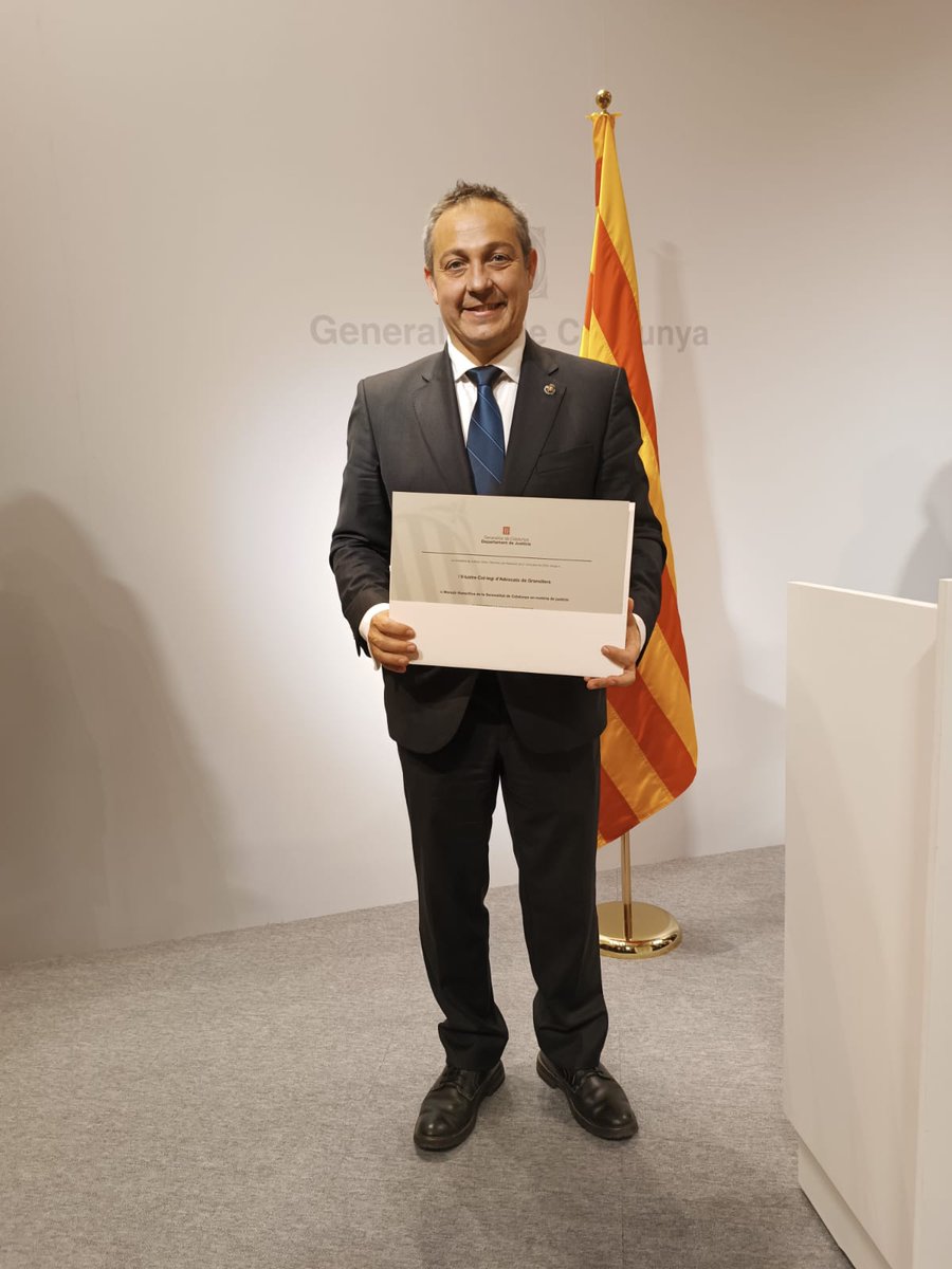 icavor's tweet photo. La Degana i el Degà emèrits, Sra. Lidia Condal i Sr. Josep Medina, han assistit a l'acte de distinció del nostre Col·legi @icavor pel seu Centenari en el Dia de la Justícia a la Generalitat de Catalunya, acompanyant, al Degà, Sr. Joan Martínez https://t.co/miyRzx4Eip