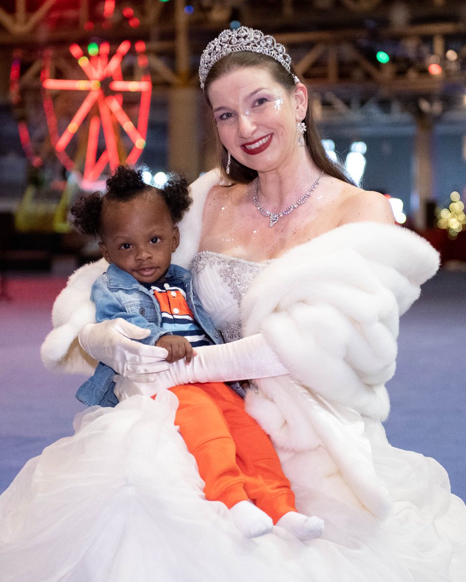 NOLAChristmas's tweet photo. You never know who you'll meet at NOLA ChristmasFest! 🎅 From Frosty to Santa, all your favorite faces will be there—and they can't wait to see you. ❤️💚
🎁 Tap here to learn more & get your tickets: https://t.co/4QotbHxKiA
#nolachristmasfest #neworleans #nola #nolaevents https://t.co/N8Z2sGIezM