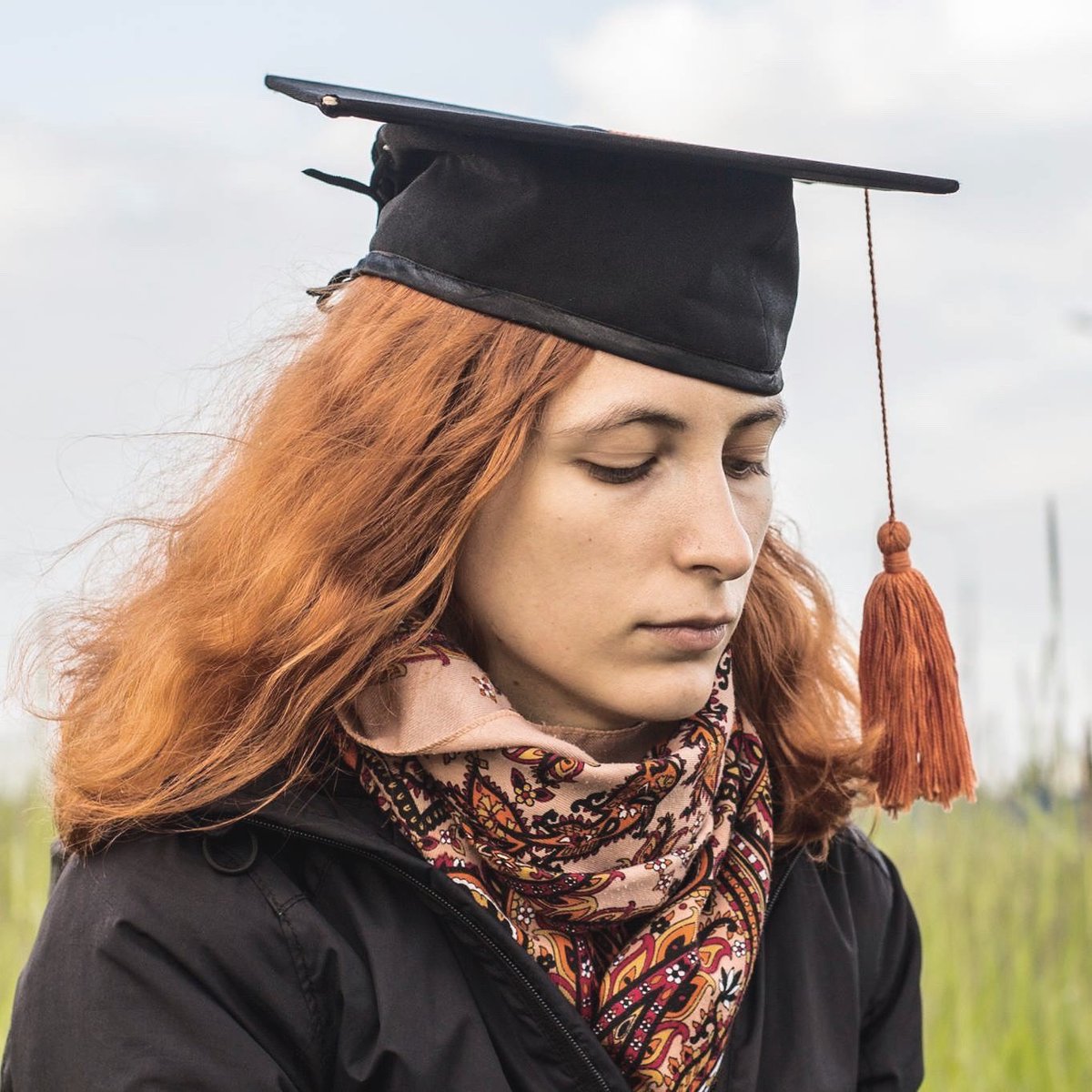 Надежде Скочиленко, маме Саши

***

день, когда на свободу вышли 
все политзаключенные —
что это был за день?

это был день длиною в долгие годы,
шёл снег, распускались цветы, опадали плоды, сезоны сменяли друг друга в произвольном порядке

это был день, когда мы увидели в