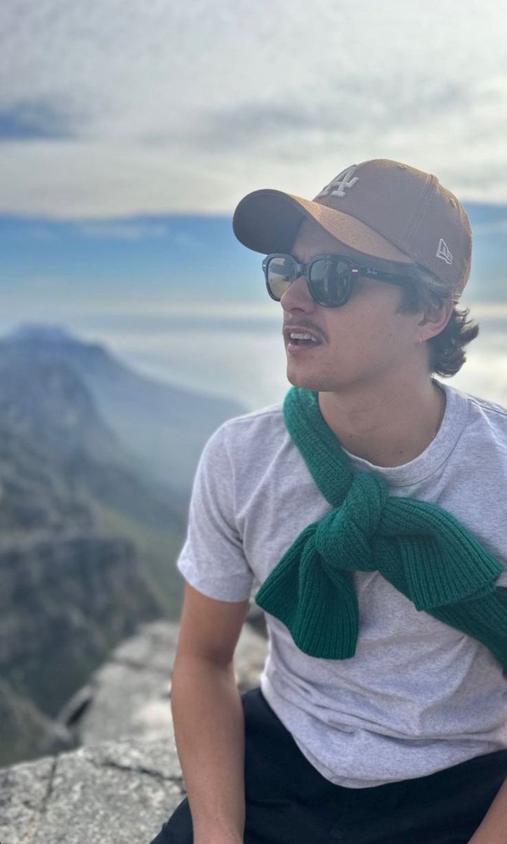 _lovelytris's tweet image. the view