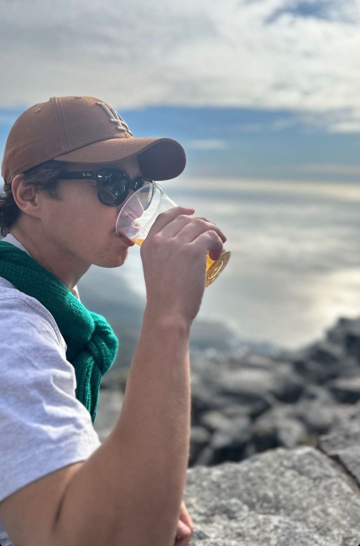 _lovelytris's tweet image. the view