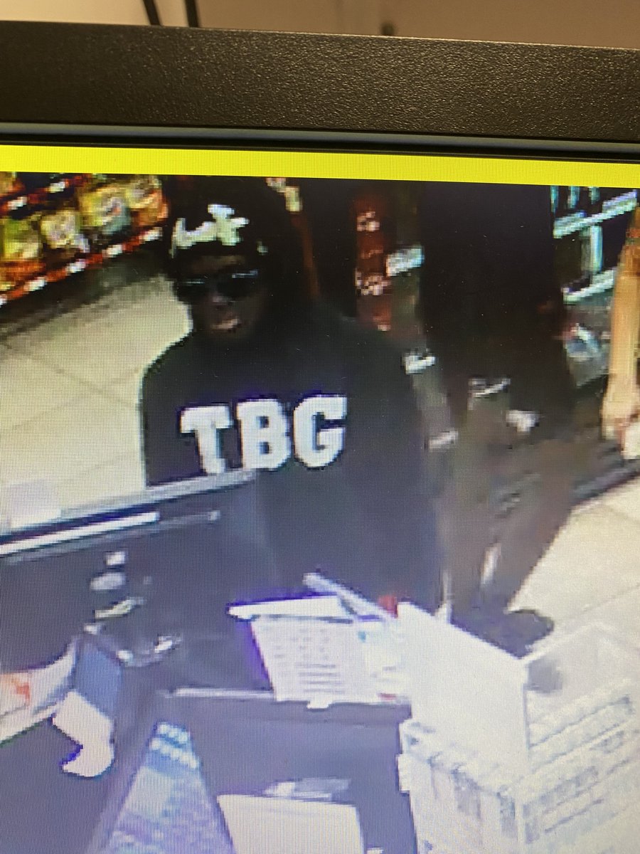 SheriffPinellas's tweet photo. Detectives ask for assistance in identifying the pictured suspects. They are linked to several vehicle burglary cases in the Seminole area.  The suspects appear to be black males in their late teens.

Please contact Detective Kulesza at 727-582-6349 or kkulesza@pcsonet.com https://t.co/V4Z1zu3MZL