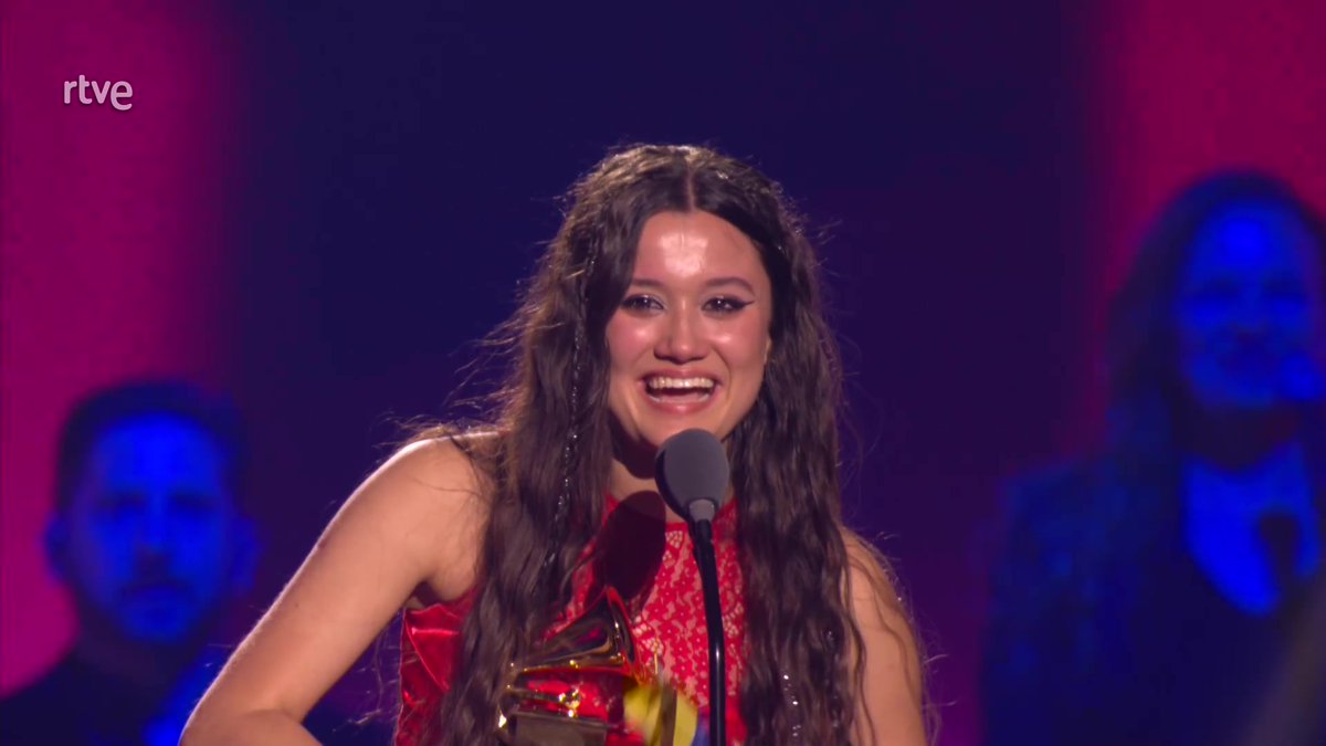rtve's tweet photo. El #LatinGRAMMY a Mejor Nuevo Artista es para... 

¡Joaquina! 

https://t.co/47xAyPRh5j https://t.co/m9jtqG0Nat