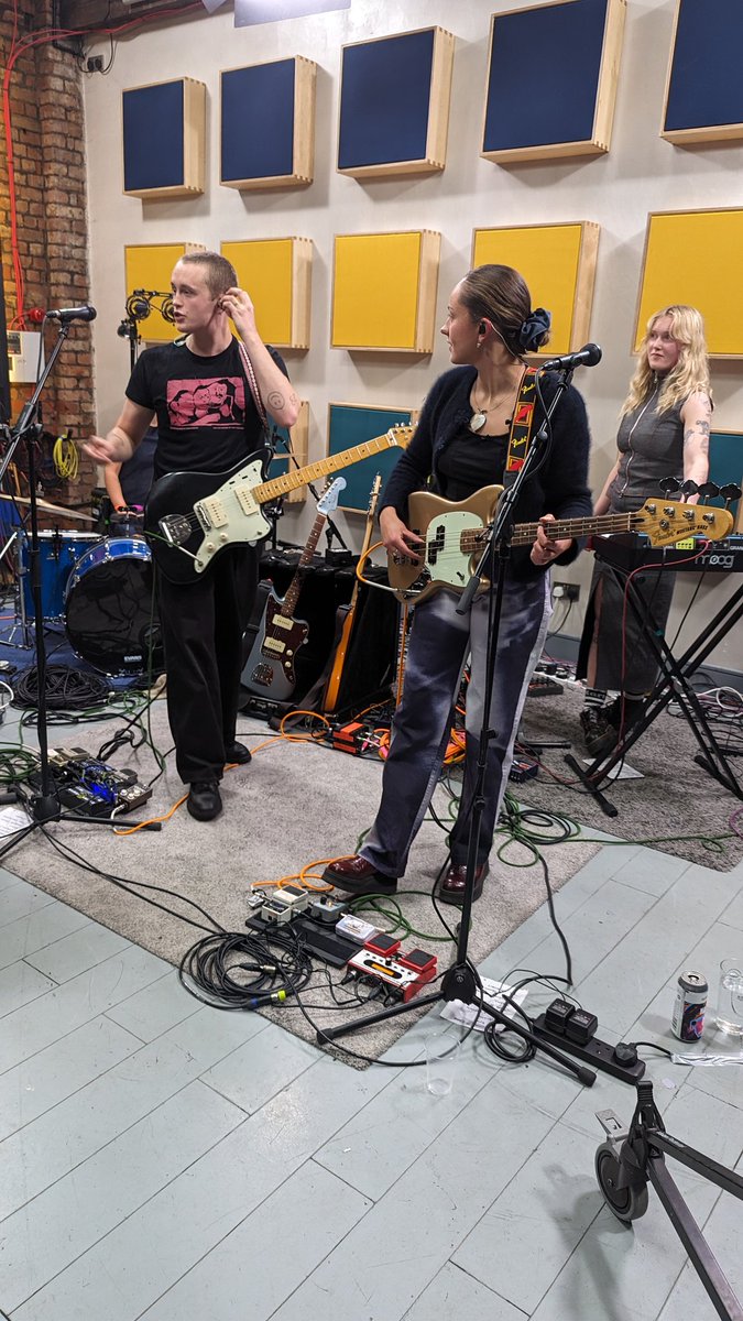 WilmslowRed's tweet photo. Just had the privilege of seeing @TheOrielles at @lowfourstudio ...OMG what a night..great venue and an amazing band ...that was something truly special I will never forget https://t.co/eKXblm7AMz