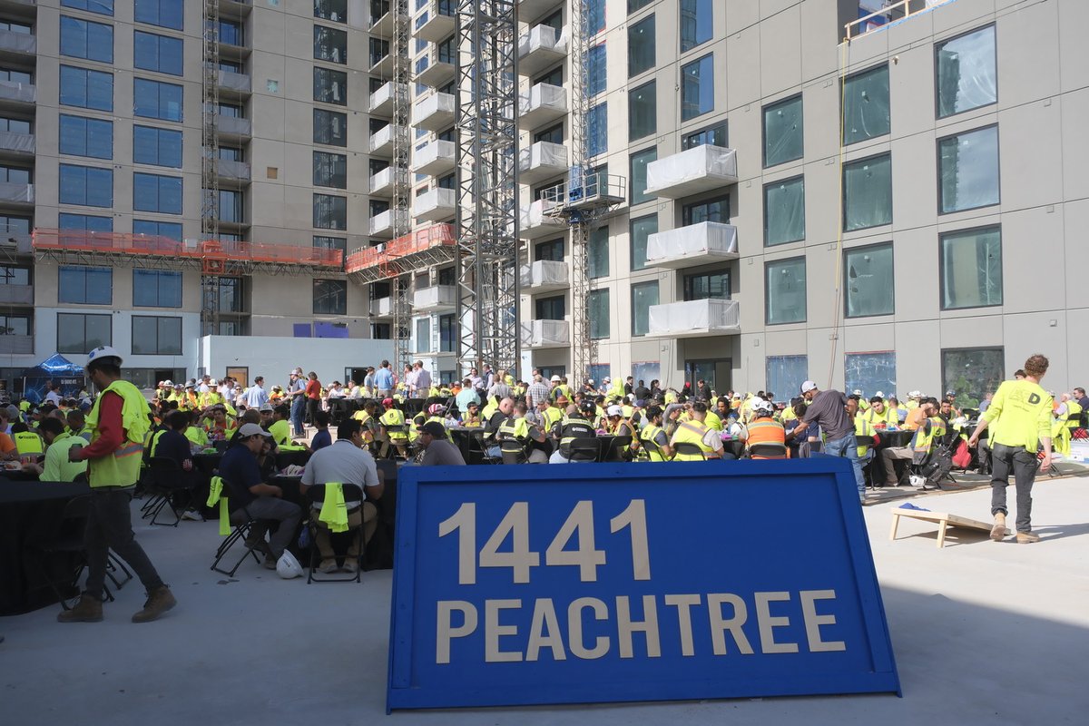 A multifamily project in Midtown Atlanta has officially topped out! Located in Midtown's Arts District, 1441 Peachtree is a 28-story residential tower that will include 350 units. The tower's amenities will consist of a pool sundeck, rooftop lounge, and an internal sky bridge.