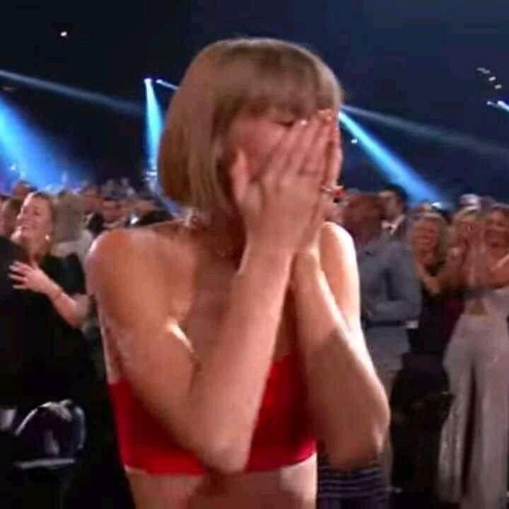 turingbates's tweet image. Puta que pariu calor do caralho do rio só n venceu Maceió